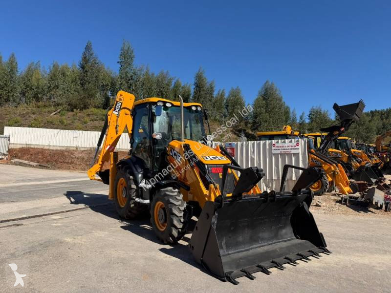 Buldoexcavator JCB