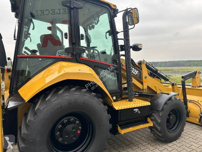 لودر حفار Caterpillar 2