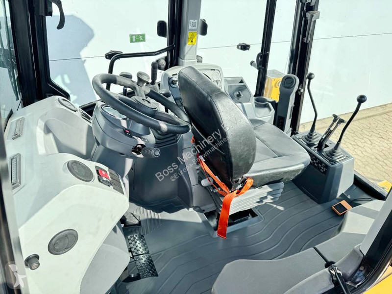 Traktor med grab Caterpillar 424 4WD - Hammer...