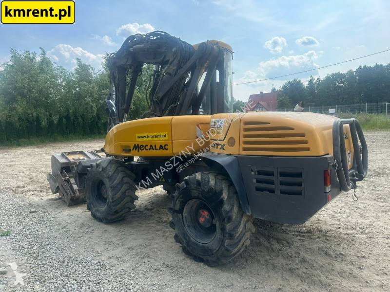 Traktor med grab Mecalac 12 MTX...