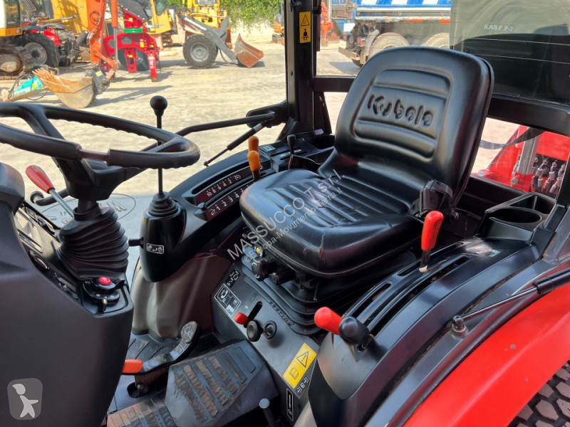 Traktor med grab Kubota B2231