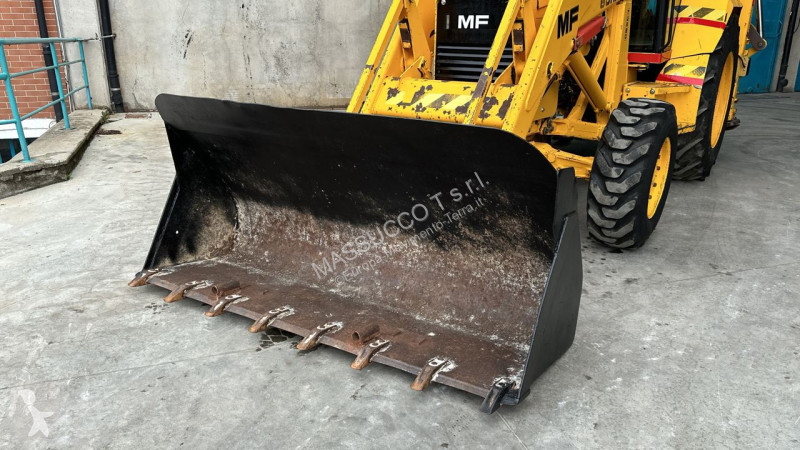 Экскаватор-погрузчик MF Automation 60HX 4X4