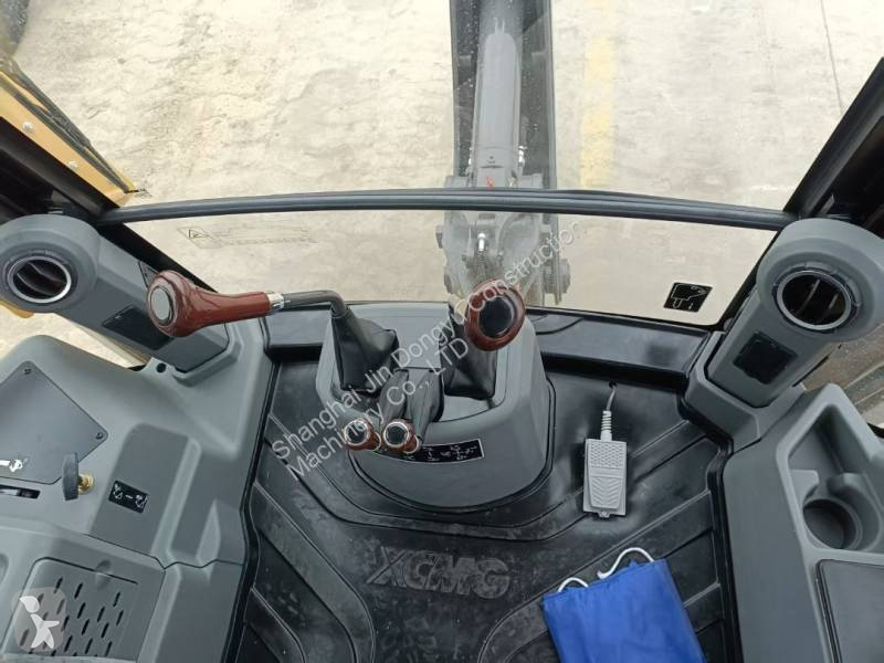 Traktor med grab XCMG XC8-S2570