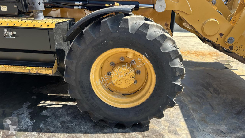 Bagr Caterpillar 2 4x4
