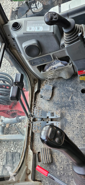 Traktor med grab Takeuchi TB 235