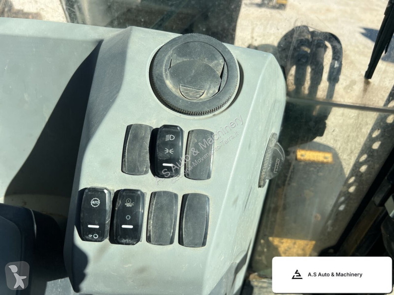 Retroexcavadora Caterpillar 2