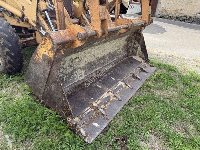 Tractopelle Case