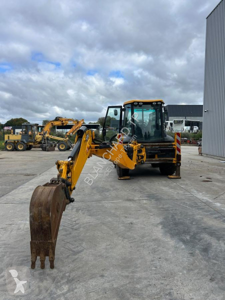 Buldoexcavator JCB