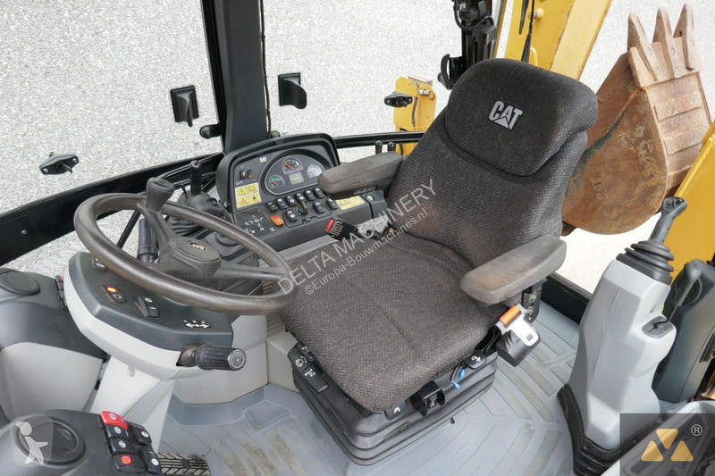 Traktor med grab Caterpillar 444F