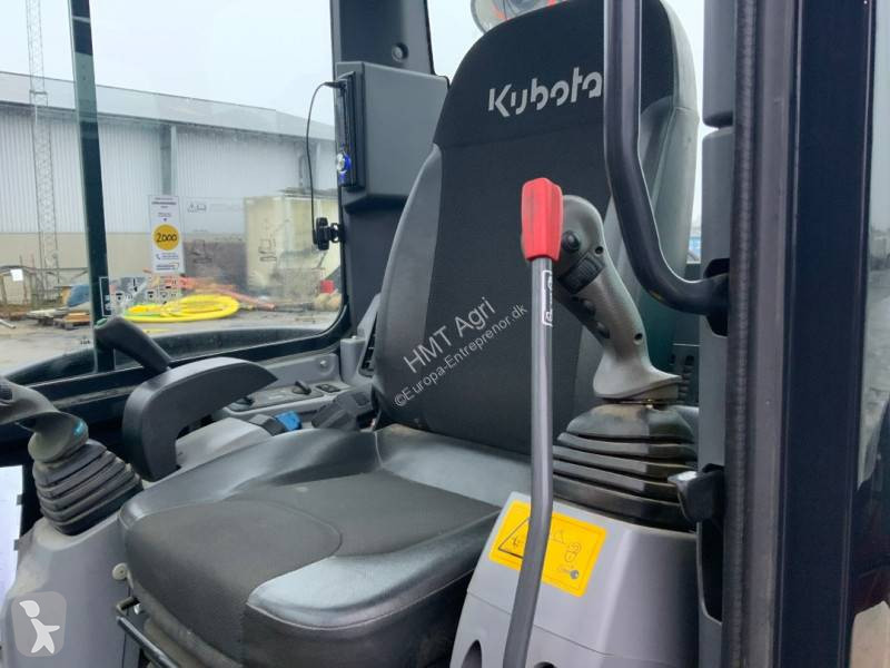 Retroescavadora Kubota KX042-4