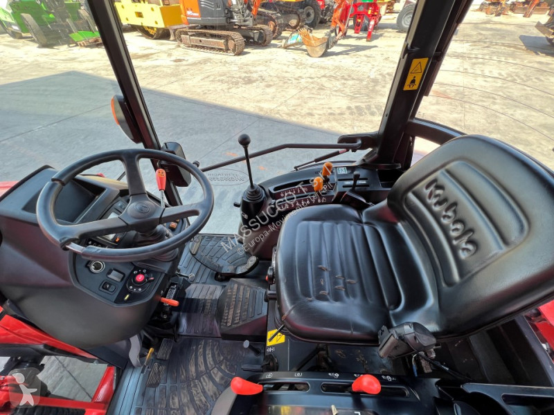Traktor med grab Kubota B2231