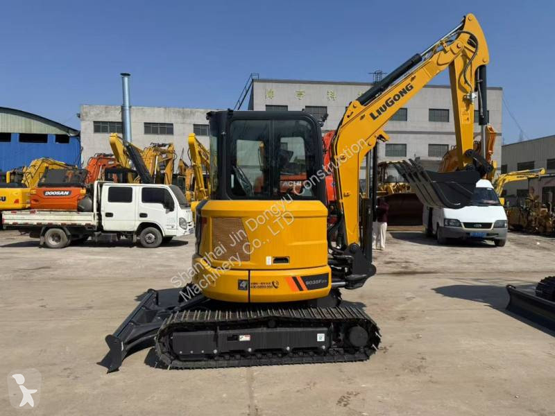 Traktor med grab LiuGong 9035F