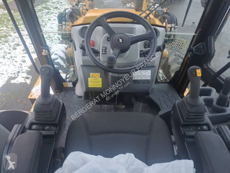 Rýpadlo-nakladač Caterpillar 432