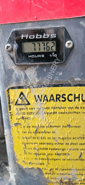 Traktor med grab Takeuchi TB 235