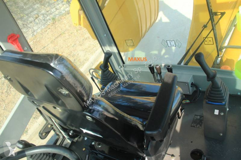 Traktor med grab JCB MAXUS