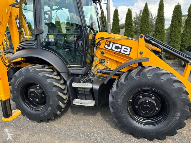 Buldoexcavator JCB