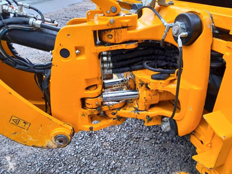 Retroescavadora JCB Plus