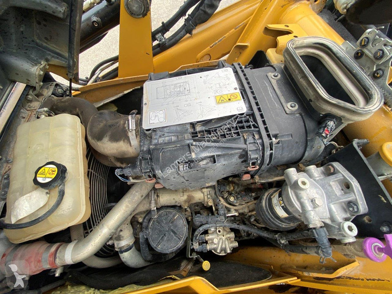 Traktor med grab Caterpillar 2 NVT