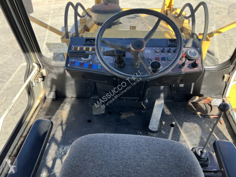 Экскаватор-погрузчик Benati 2000 PSB 4X4