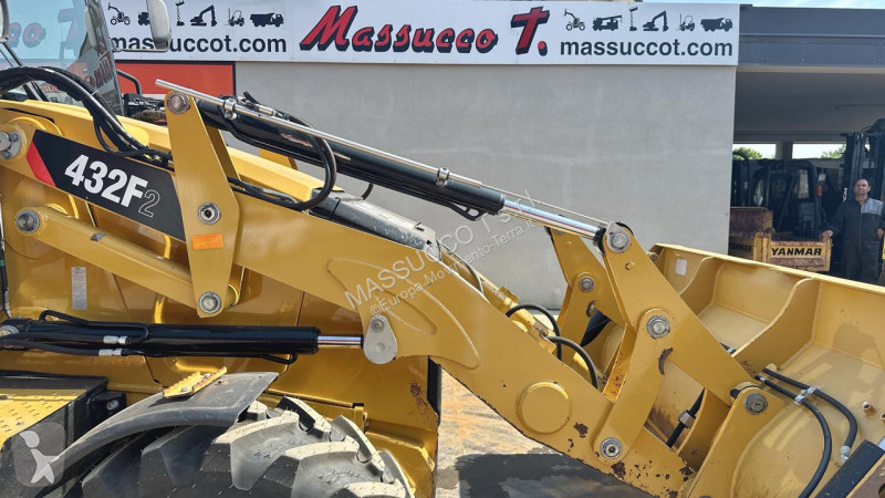 Bagr Caterpillar 2 4x4