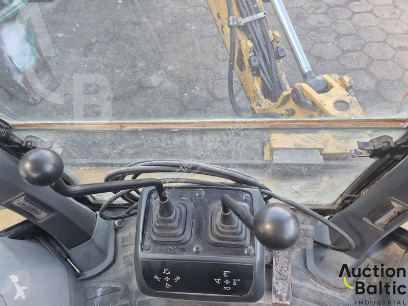Екскаватор навантажувач Caterpillar