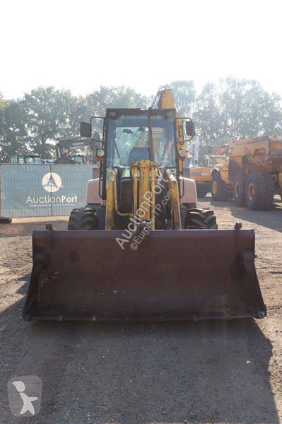 Tractopelle MF Automation 860