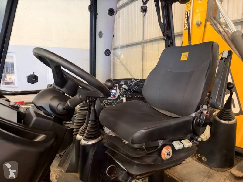 Tractopelle JCB