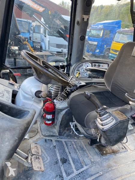 Traktor med grab JCB