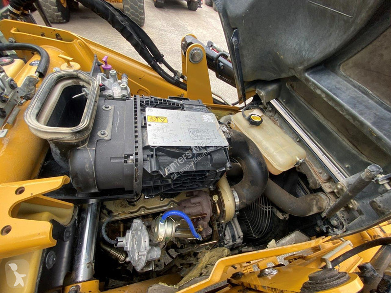Traktor med grab Caterpillar 2 NVT