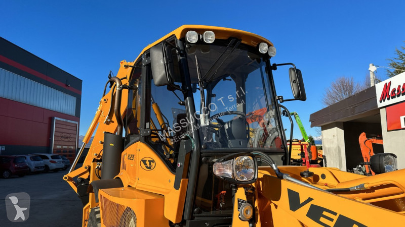 Traktor med grab Venieri 8.23G Articolata