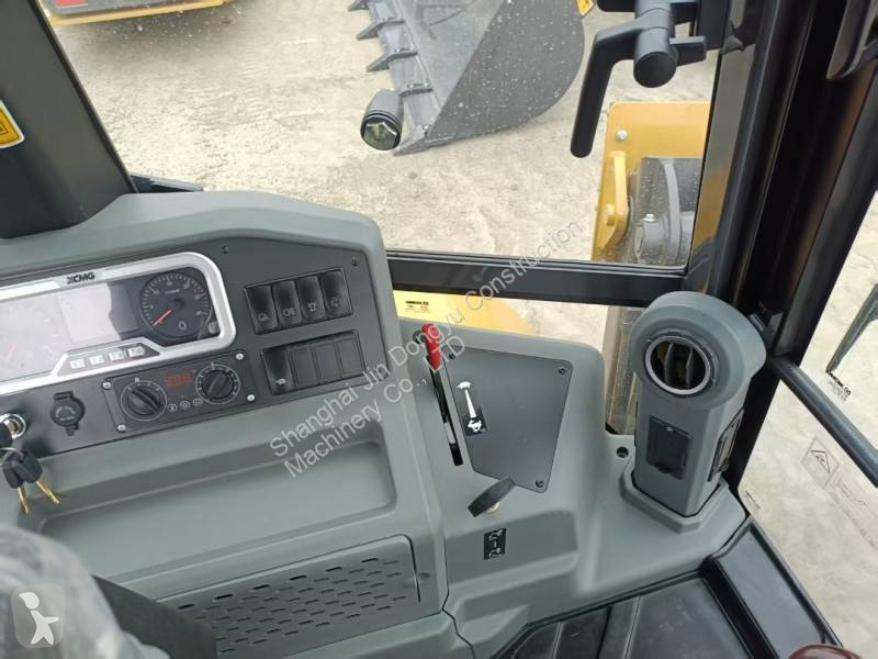 Traktor med grab XCMG XC8-S2570