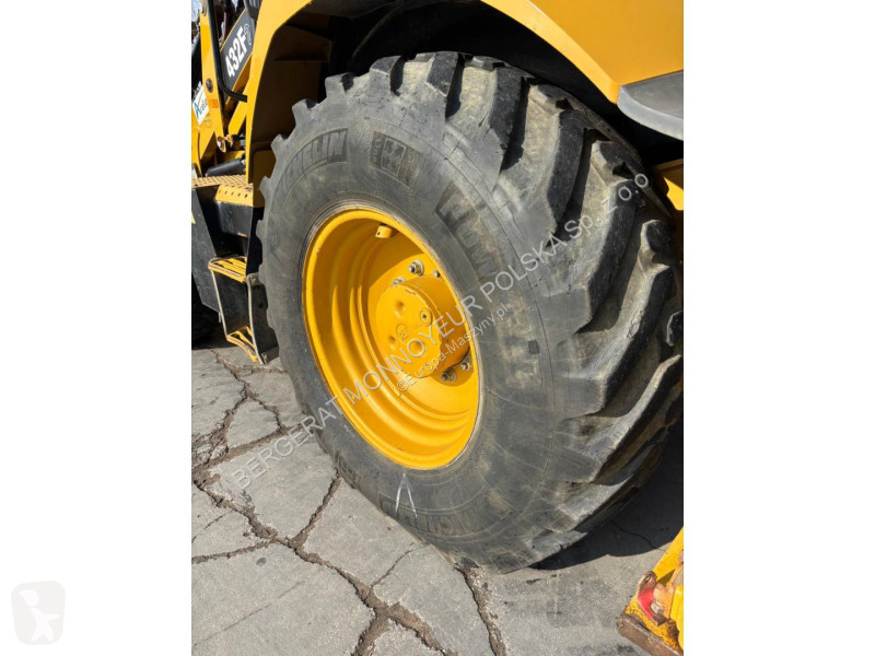 Koparko-ładowarka Caterpillar 432F2