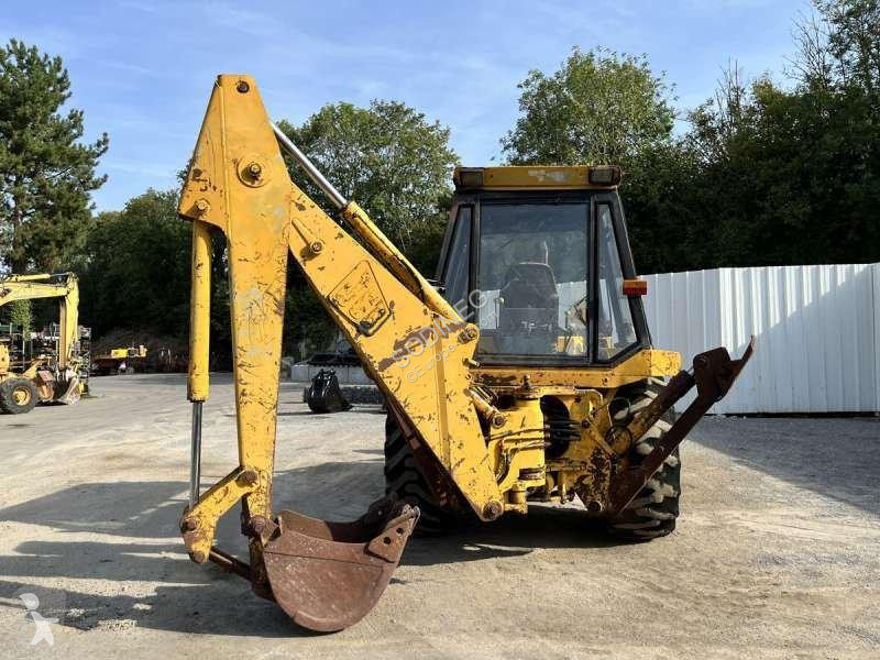 Rýpadlo-nakladač JCB - 4X4