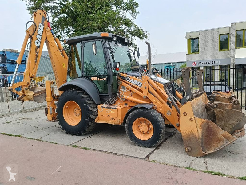Traktor med grab Case backhoe loader graaf laad...