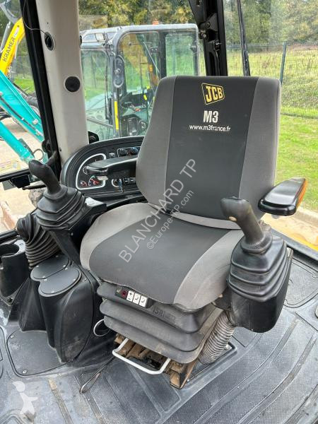 Buldoexcavator JCB