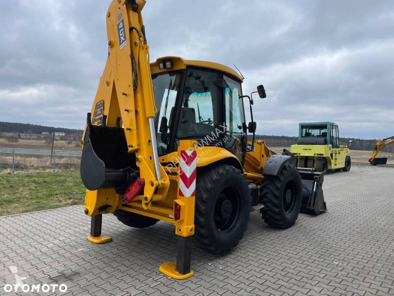 Retroescavadora JCB