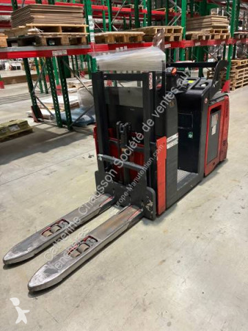 Fenwick low lift order picker