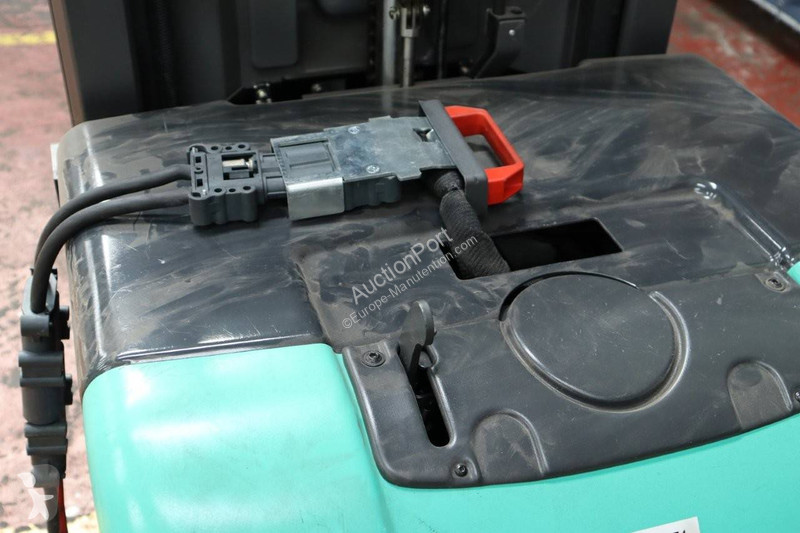 Recogepedidos Mitsubishi Velia