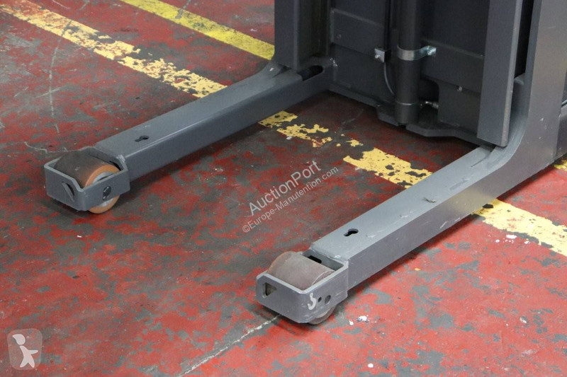 Recogepedidos Mitsubishi Velia