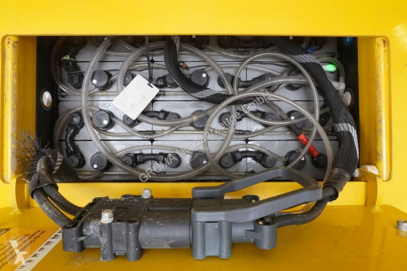 Yale  MO10E AC order picker