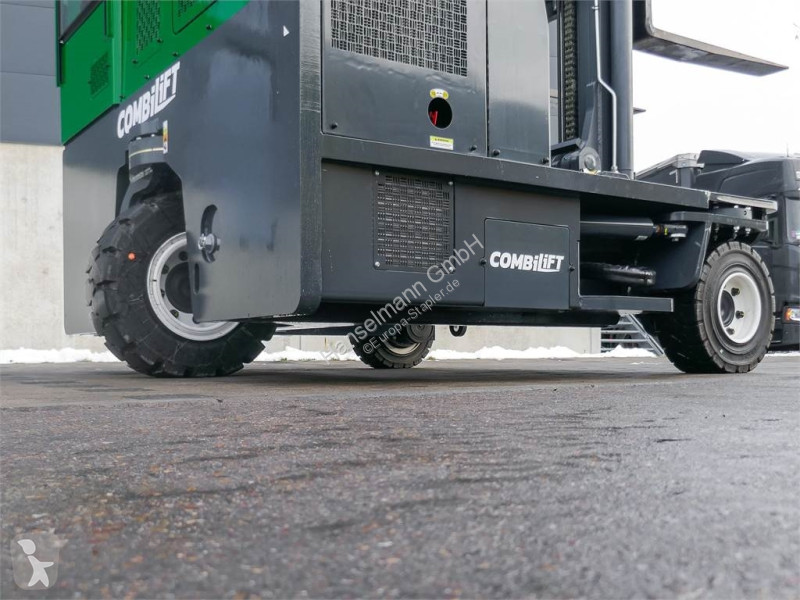 Empilhador multi direccional Combilift