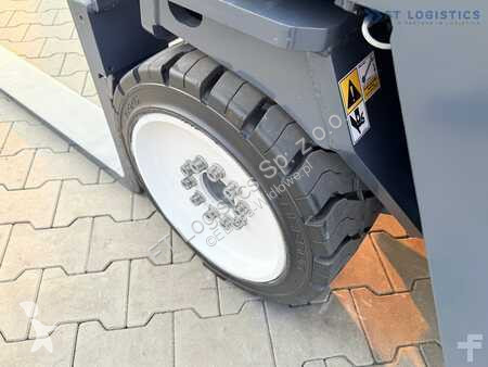 Stivuitor multidirectional Combilift
