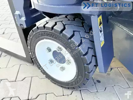 Štvorcestný vysokozdvižný vozík Combilift