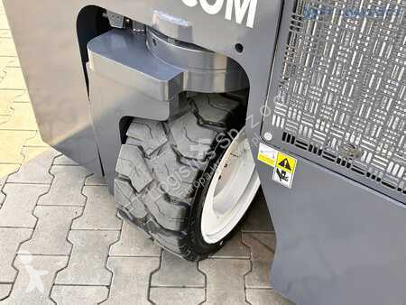 Empilhador multi direccional Combilift