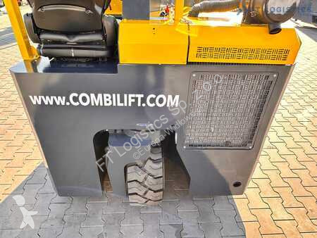 Empilhador multi direccional Combilift