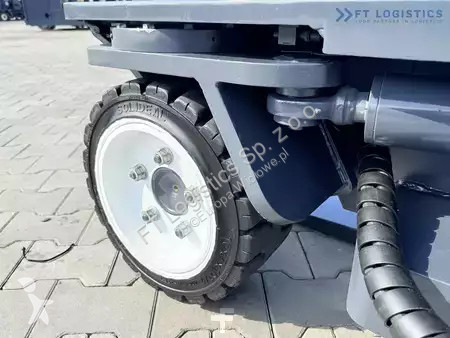 Štvorcestný vysokozdvižný vozík Combilift