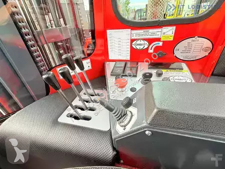 Štvorcestný vysokozdvižný vozík Combilift
