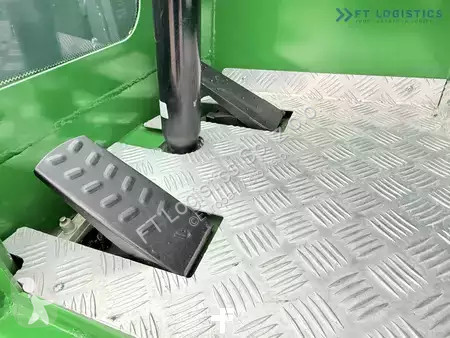 Štvorcestný vysokozdvižný vozík Combilift