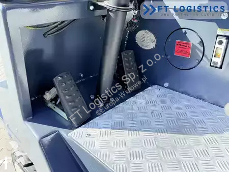 Štvorcestný vysokozdvižný vozík Combilift