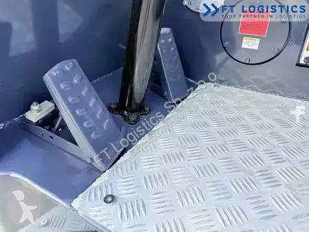 رافعة شوكية متعددة الاتجاهات Combilift